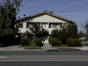 14205 Burbank Blvd in Van Nuys, CA - Building Photo - Building Photo