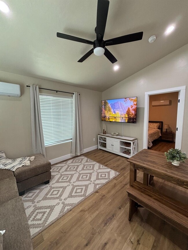 5931 E Dayton Ave in Fresno, CA - Building Photo - Building Photo