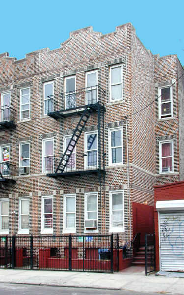 1061 Glenmore Ave in Brooklyn, NY - Foto de edificio