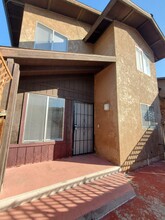7921 S Laurelglen Blvd, Unit A in Bakersfield, CA - Foto de edificio - Building Photo