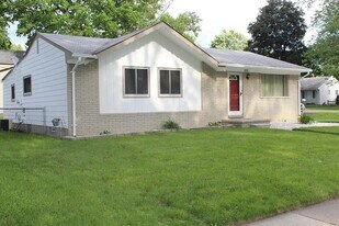 655 Robinwood Dr in Troy, MI - Building Photo