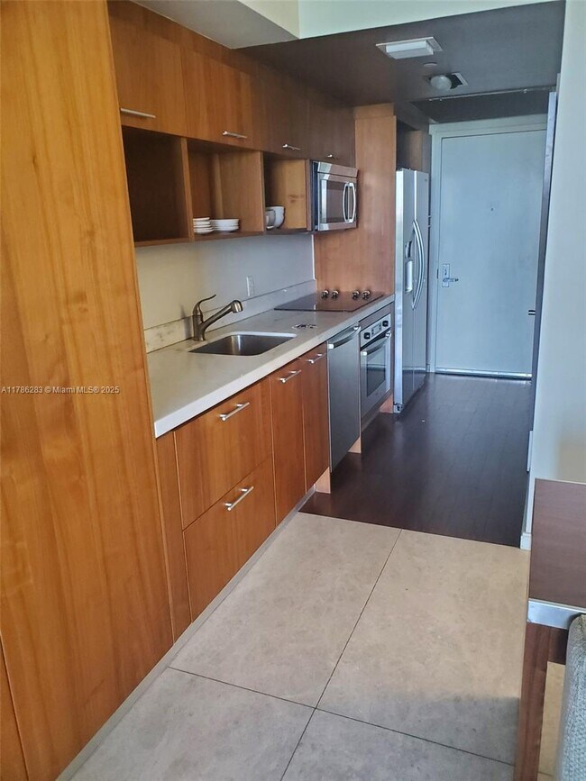 50 Biscayne Blvd, Unit 409 in Miami, FL - Building Photo - Building Photo