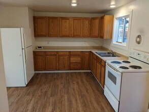 590 SE 8th St in Grants Pass, OR - Building Photo - Building Photo