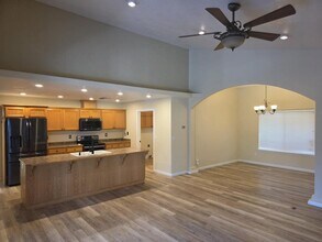 109 SW Otter Ct in Grants Pass, OR - Building Photo - Building Photo