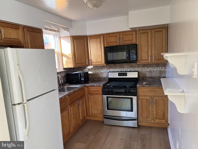 205 Erica Pl in Philadelphia, PA - Building Photo - Building Photo