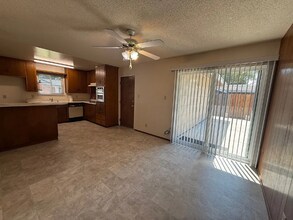 5331 Constellation Way in Sacramento, CA - Building Photo - Building Photo