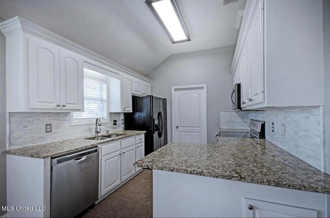 121 Kenzie Dr in Madison, MS - Foto de edificio - Building Photo