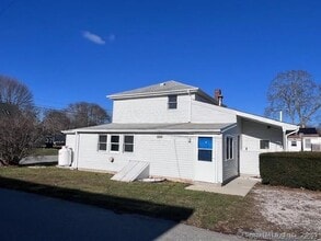 40 Portland Ave in Old Lyme, CT - Building Photo - Building Photo