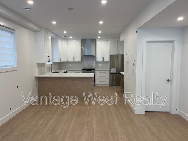 property at 2274-2274 Woodlawn St