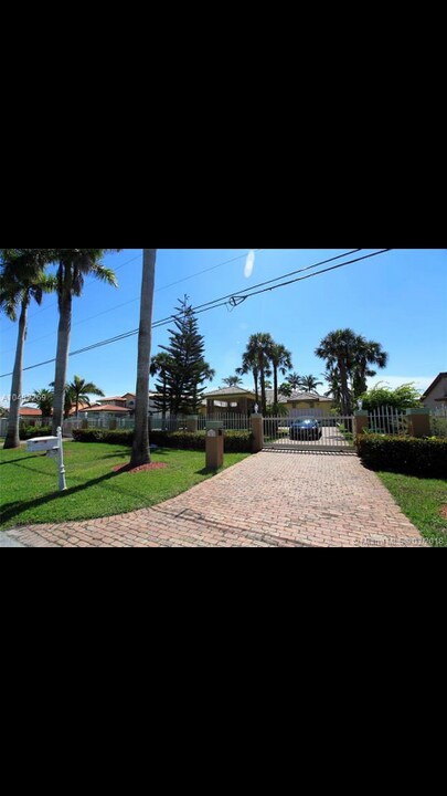 13810 SW 34th St in Miami, FL - Building Photo