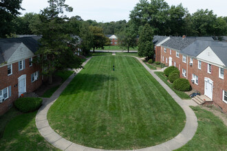 The Woods of Fairlawn in Akron, OH - Building Photo - Building Photo