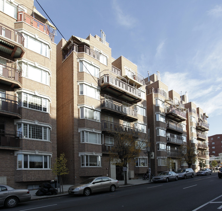 777 Bedford Ave in Brooklyn, NY - Foto de edificio