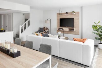 River City Apartments in Chicago, IL - Building Photo - Building Photo