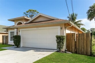 6756 3rd St in Jupiter, FL - Building Photo - Building Photo