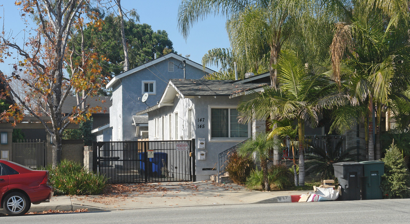 147 N Barranca Ave in Covina, CA - Foto de edificio