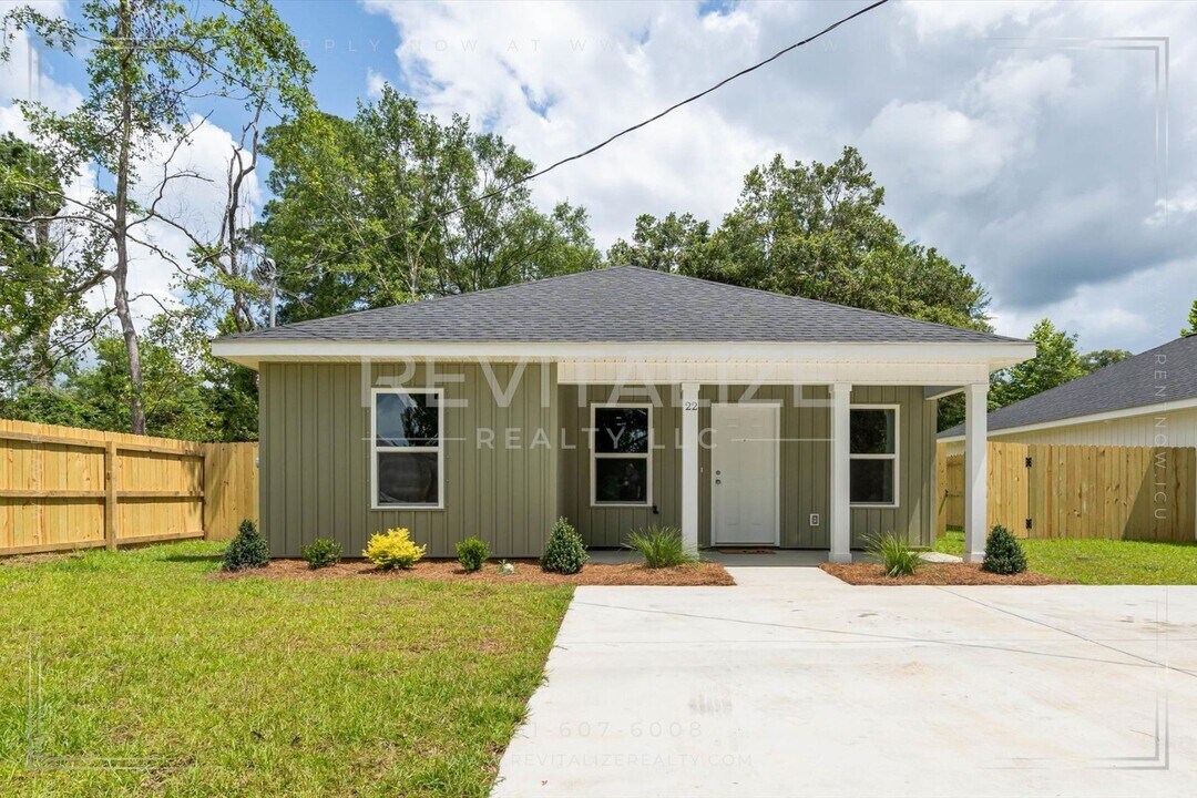 22 E Everett Ave in Saraland, AL - Building Photo
