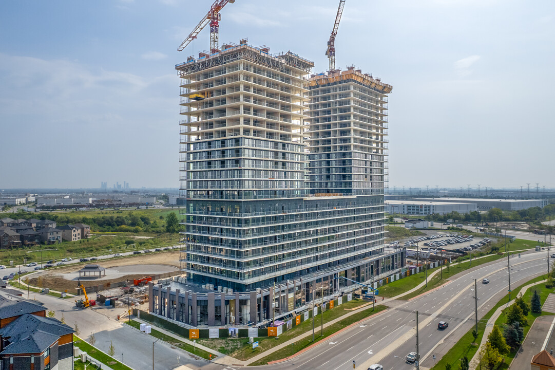 CityPointe Heights in Brampton, ON - Building Photo