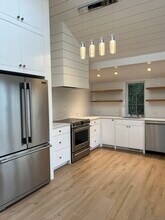 693 Boston Post Rd in Darien, CT - Building Photo - Building Photo