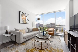 Atlantic Station West in Stamford, CT - Foto de edificio - Building Photo