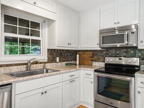 6265 Lakeview Dr in Buford, GA - Building Photo - Building Photo