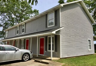 1394 Jack Springs Rd, Unit # 3 in Atmore, AL - Foto de edificio - Building Photo