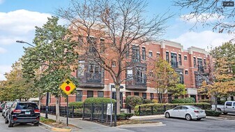 948 W 15th Pl, Unit 948 W 15th Pl. UNIT 1A in Chicago, IL - Building Photo