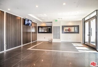 1046 Serrano Ave in Los Angeles, CA - Building Photo - Building Photo