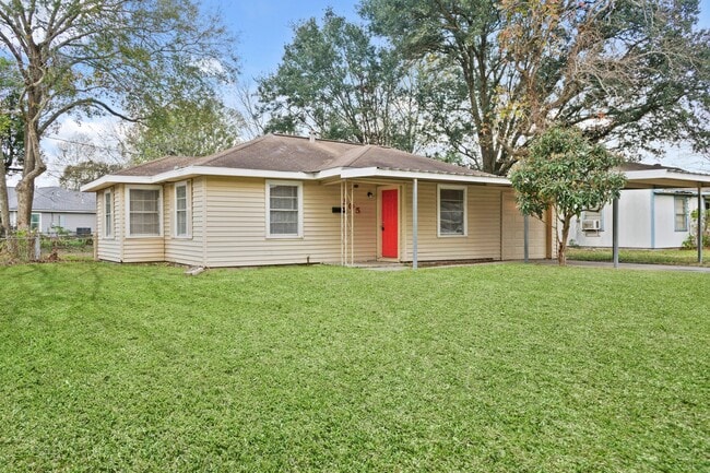 property at 505 S 4th St