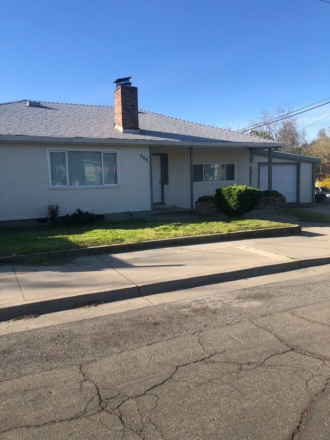 605 Leila Ave in Redding, CA - Building Photo - Building Photo