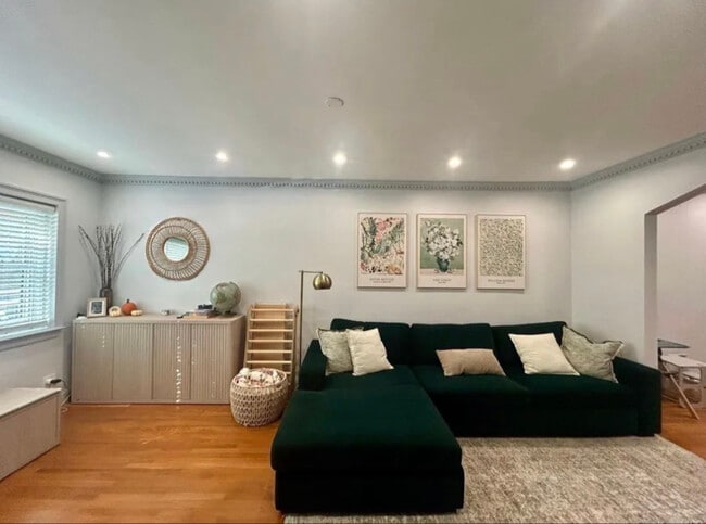 65-43 Alderton St in Queens, NY - Foto de edificio - Building Photo