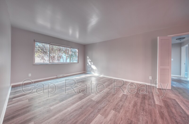 26 S Hampton Rd in Columbus, OH - Building Photo