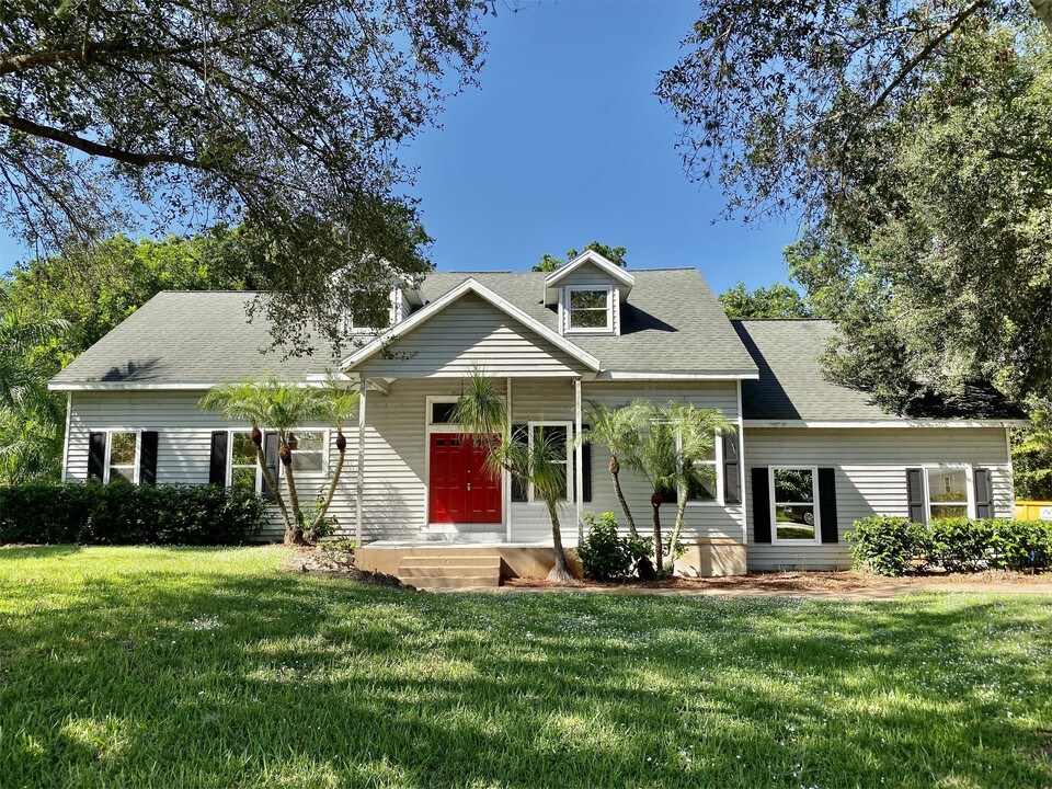 8189 Sandpiper Rd-Unit -3 in Ft. Myers, FL - Building Photo