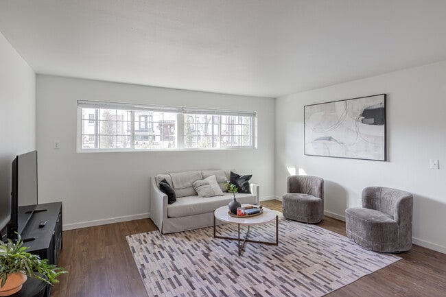 Vineyards on Garland Apartments in Fayetteville, AR - Building Photo - Interior Photo