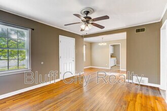 1071 Robin Hood Ln in Memphis, TN - Building Photo - Building Photo