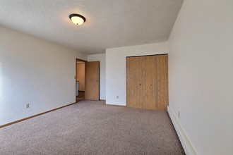 Stoneview Apartment Community in Moorhead, MN - Building Photo - Building Photo