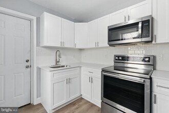 937 N 45th St in Philadelphia, PA - Building Photo - Building Photo