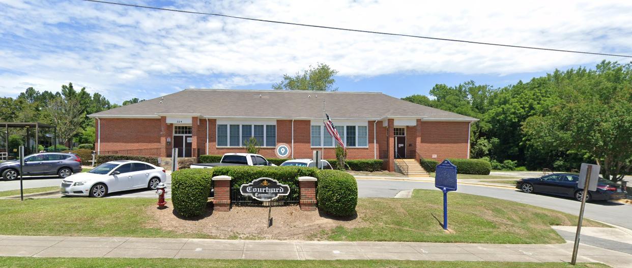 324 W Jones St in Fuquay Varina, NC - Foto de edificio