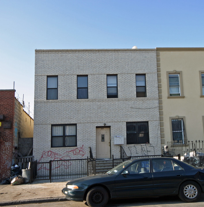 268 Boerum St in Brooklyn, NY - Building Photo