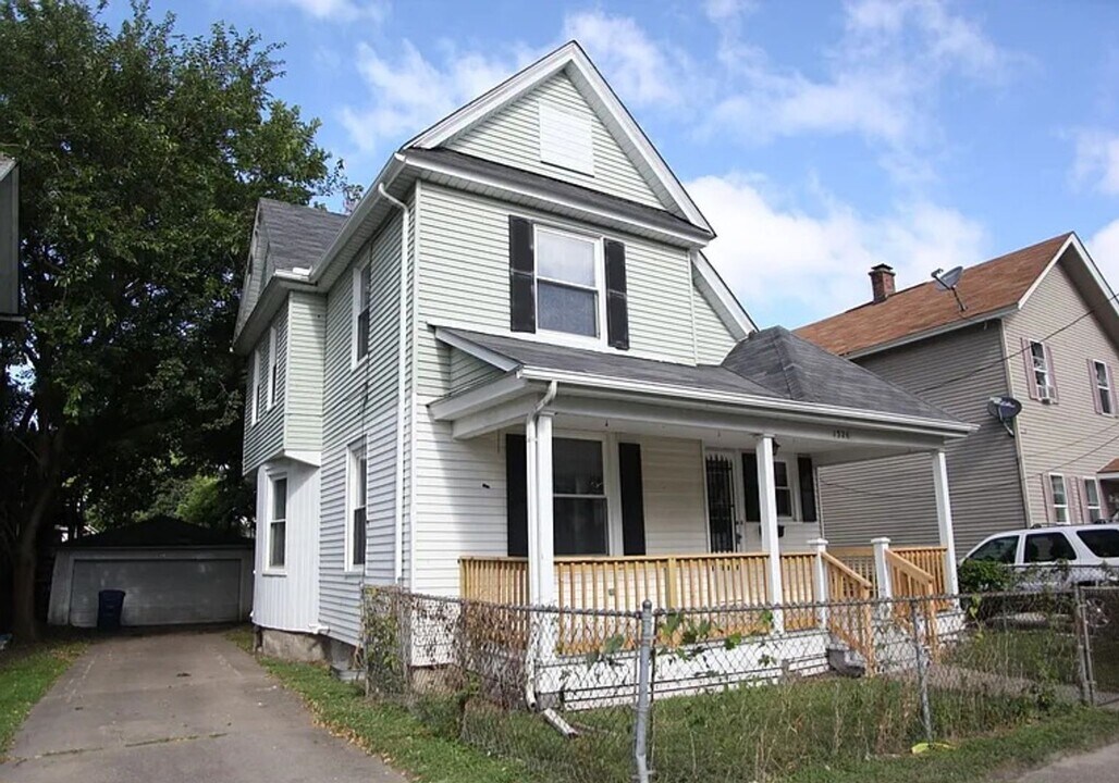 1326 Ripley St in Davenport, IA - Building Photo