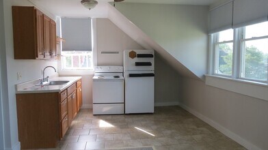 128 Low St in Newburyport, MA - Building Photo - Building Photo