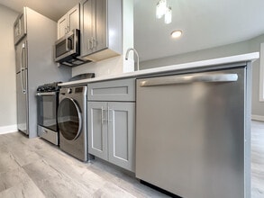 385 Hazel Ave, Unit J08P in Glencoe, IL - Building Photo - Building Photo