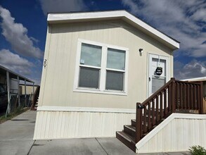 4650 E Lake Mead Blvd in Las Vegas, NV - Building Photo - Building Photo