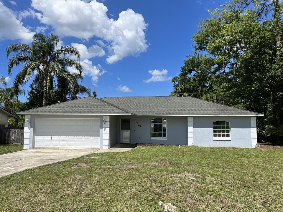 3323 Umbrella Tree Dr in Edgewater, FL - Building Photo