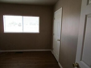 1905 Claus Rd in Modesto, CA - Foto de edificio - Building Photo