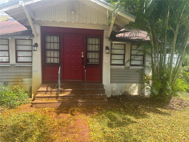 877 SW 2nd St in Miami, FL - Building Photo - Building Photo
