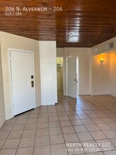 206 N Alvernon Way-Unit -206 in Tucson, AZ - Building Photo - Building Photo