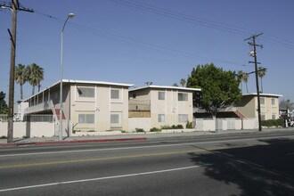 7627 S Broadway in Los Angeles, CA - Foto de edificio - Building Photo