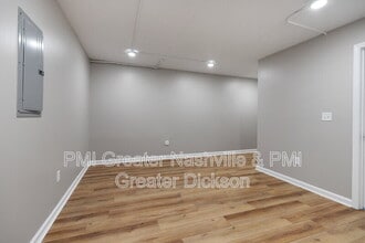 201 Sylvis St in Dickson, TN - Foto de edificio - Building Photo
