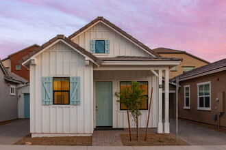 Village at College Park in Chandler, AZ - Foto de edificio - Building Photo