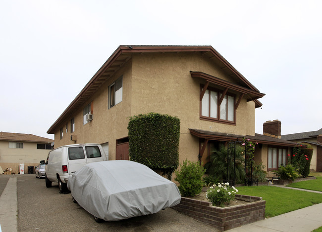 1251 S Sunburst Way in Anaheim, CA - Foto de edificio - Building Photo